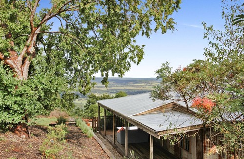 Berry Mountain House | Beautifully renovated Mountain cottage with Ocean view