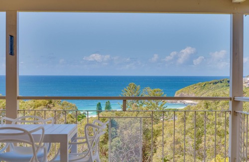 Forster House | Becker Bliss - 5 bedrooms, ocean views, sleeps 12