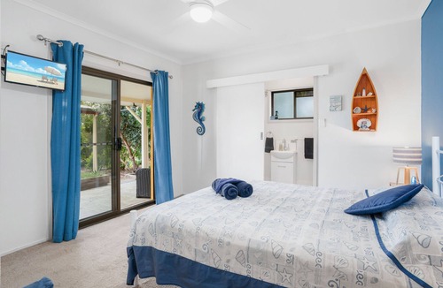 North Deep Creek Bed & Breakfast | Bed and Breakfast with stunning rural views overlooking pool. Handy to town.