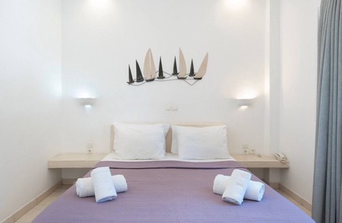 Agios Georgios Bed & Breakfast | Bed and Breakfast 'Apartment Sea View- Sleeps 3' with Wi-Fi and Air Conditioning