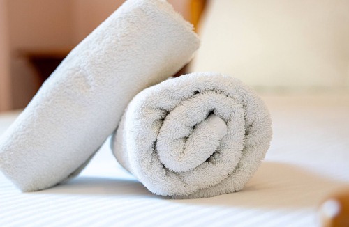 Marathias Apartment | Bed and Breakfast 'Family Apartment Marathias ' with Shared Terrace, Wi-Fi and Air Conditioning