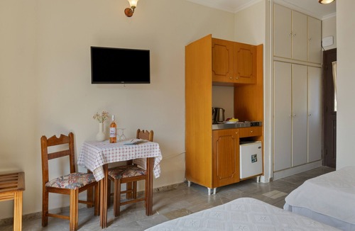 Telendos Bed & Breakfast | Bed and Breakfast 'No 8' with Sea View, Wi-Fi and Air Conditioning