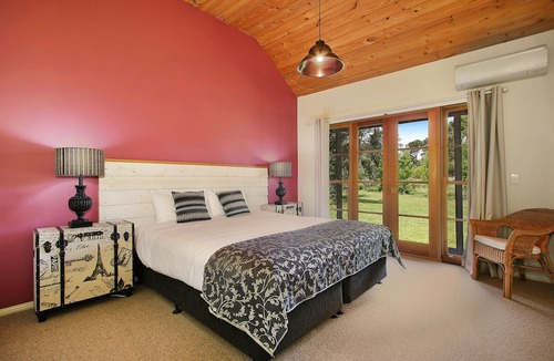 Beechworth Ski Chalet | Beechworth Cedar Cottages - spacious, private 1 Bedroom cottage close to town