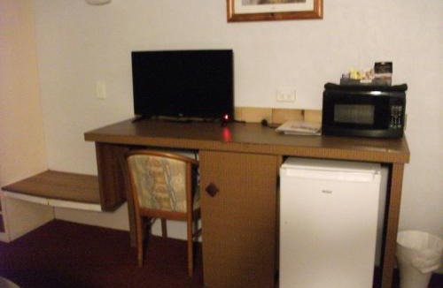 Glass House Mountains Hotel | Beerwah Glasshouse Motel