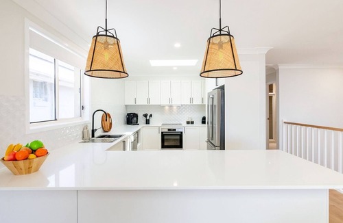 Anna Bay House | Bel Air, 8A Ocean Ave - pet friendly, water views and air con