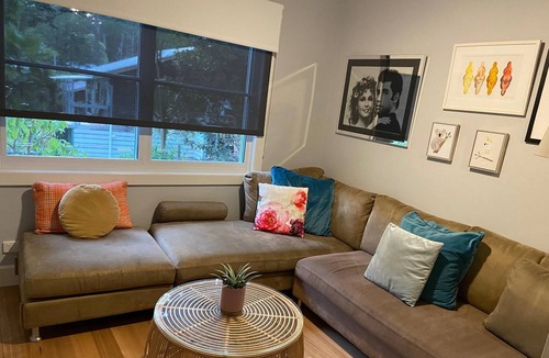 Belgrave House | Belgravia Cottage - Belgrave - Charming renovated Hills Home with touches of Art Deco - close to Puffing Billy!