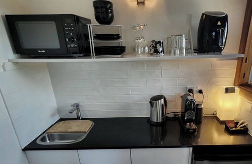 Airlie Beach Apartment | Bella Vista Central Airlie Pets Welcome UNPON REQUEST