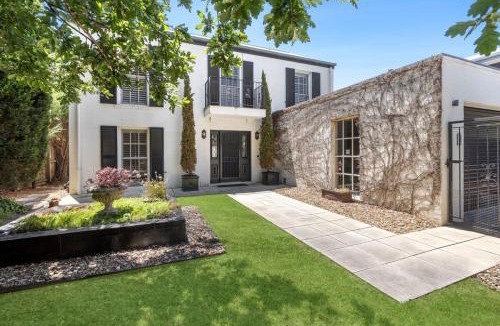 Torquay House | Bella Vista Retreat With Pool 950m to Beach