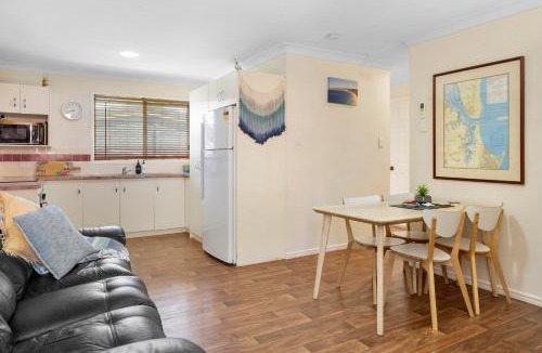 Rainbow Beach Apartment | Bellevue Lodge Guest Favourite, Hot Spa, Walk to Town