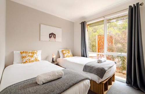 Bellbrae Villa | Bells Beach Cottages - Pet friendly cottage with wood heater