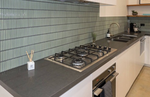 Mansfield House | Bellview Park - Centre of Mansfield close to lake