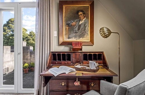 Robertson House | Ben Huon Manor Luxury House for 10 - Robertson NSW - Magnificent Gardens & Views