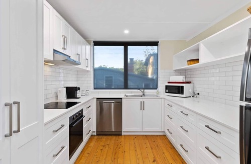 Bendalong House | Bendalong Beachside has ocean glimpses
