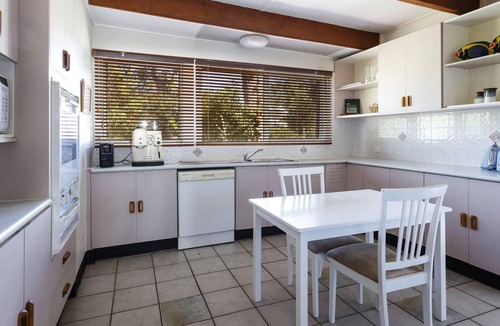 Hawks Nest House | Bennett's Beach Cottage