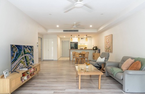 Spring Hill Apartment | Best Location 2-Bed with Gym, Pool 7-min From CBD