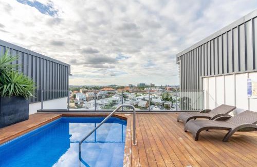 Spring Hill Apartment | Best Location 2-Bed with Gym Pool 7-min From CBD