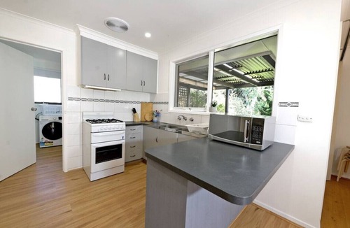 Endeavour Hills House | Best Location Entire House Huge parkland doorstep