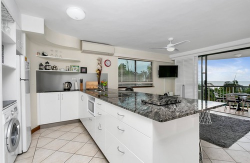 Cairns Central Business District Apartment | Best Location in Cairns - Ocean Views