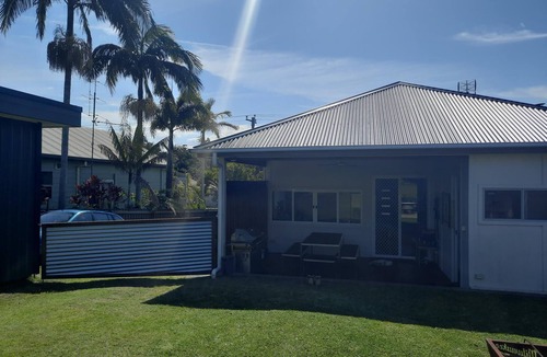 Swansea House | Best of both worlds-beach and lake