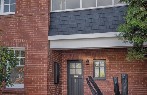 North Hobart House | Best on Letitia Central spacious stylish sleeps 6