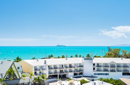 Airlie Beach Apartment | BEST VIEWS, POOL, SPA, CLOSE TO EVERYTHING