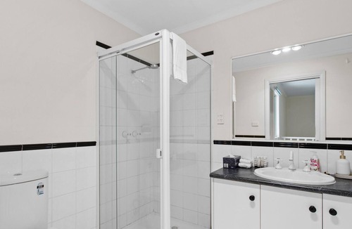 Malvern East House | Bethany in Malvern by Ready Set Stay - WIFI, full linen and towels