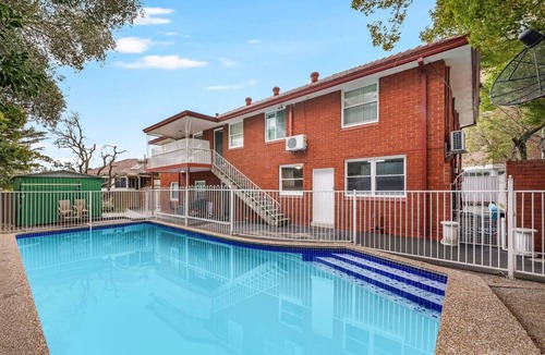 Bexley North House | Bexley near Train/Shopping/Airport with Pool 11ppl Ground floor