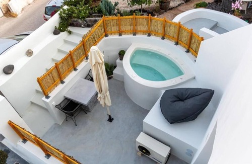 Vothon Apartment | BH068 - C - Suite Santorini