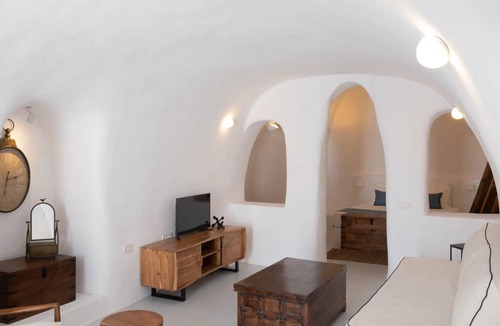 Tholos Apartment | BH553 - C - Suite Santorini