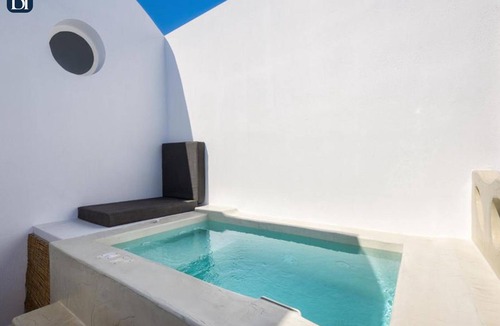 Karterados House | BH586 - C - Suite Santorini