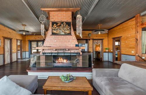 Big Hill House | Big Hill Rustic Retreat