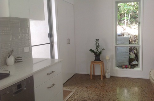 Coolum Beach House | Billy's Beach Retreat-Coolum Beach- Pet friendly home-linen included-free Wi-Fi