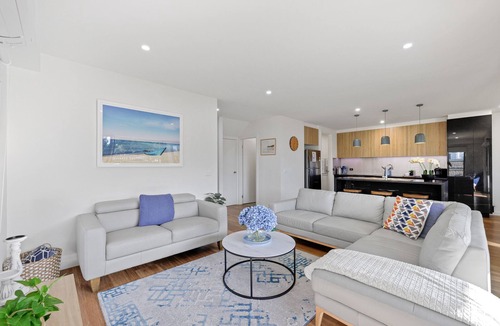 Cowes House | Birchwood Villa Cowes, Pool & Tennis in Complex
