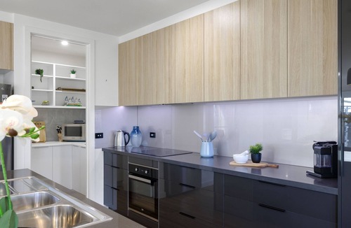 Cowes House | Birchwood Villa Cowes, Pool & Tennis in Complex