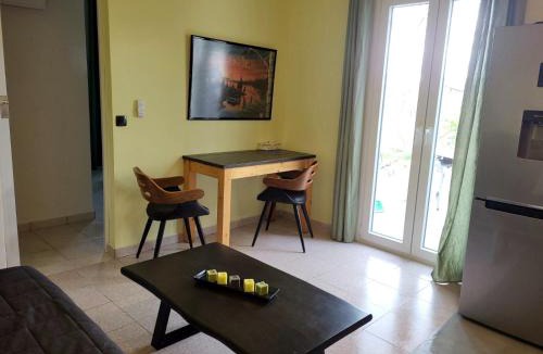 Apollonia House | Black Fig
