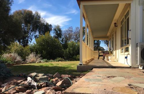 Orroroo House | Black Jack Get-A-Way "Magpies Nest"