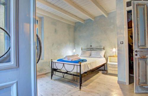 Skala House | Black Olive Cottage Paramonas