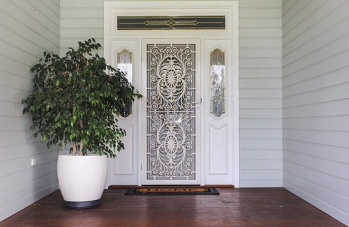 Pindimar House | Black Possum Cottage - Views of the Bay