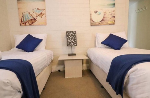 Cams Wharf House | Blackbutt Family Resort Townhouse with Wifi