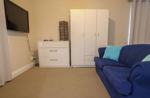 Cams Wharf House | Blackbutt Family Resort Townhouse with Wifi