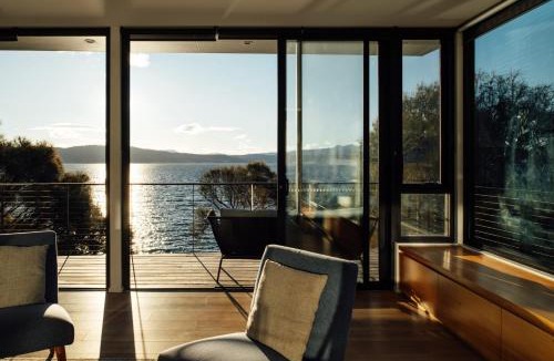 South Arm House | Blessington Beachside Retreat -38km to CBD