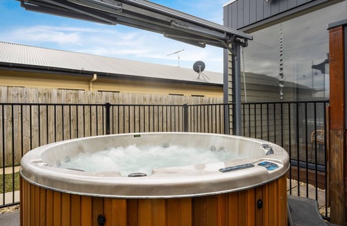 Cowes House | Bliss on Sanctuary in Cowes