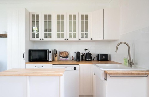 Beacon Hill House | BLISSFUL BUSHLAND 1BR RETREAT / BEACON HILL