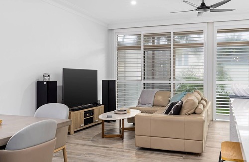 Blue Bay Apartment | Blissful Direct Beach Access Pet-Friendly
