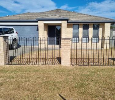 Morayfield House | BLK Stays Guest House Deluxe Units Morayfield