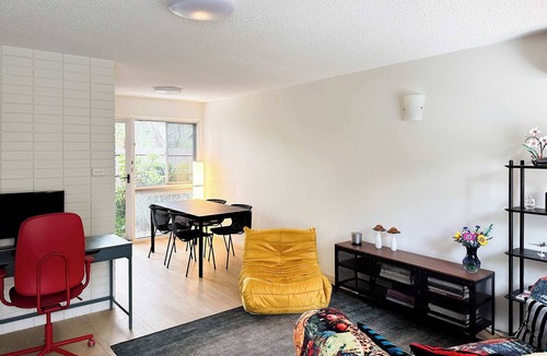 Auchenflower House | Bloom in Auchenflower: Garden & Pets Welcome