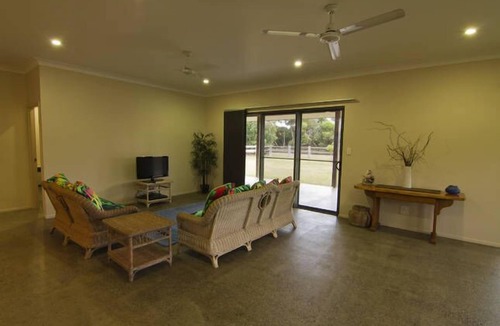 Bloomfield House | Bloomfield Beach House