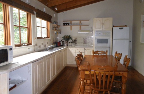 Blackheath Cottage | Blossom Cottage Blackheath couples family friendly gas log fire bush walks cafes