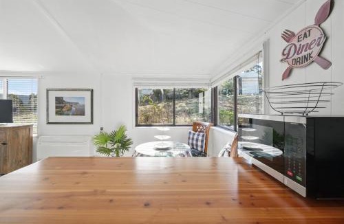 Nubeena House | Blossoms on the Bay - 4 Bedrooms