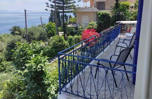 Benitses House | Blue and white apartments 3